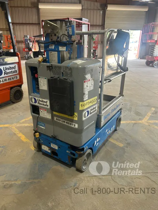 2018 Genie GR-12 Self-Propelled One-Person Lift