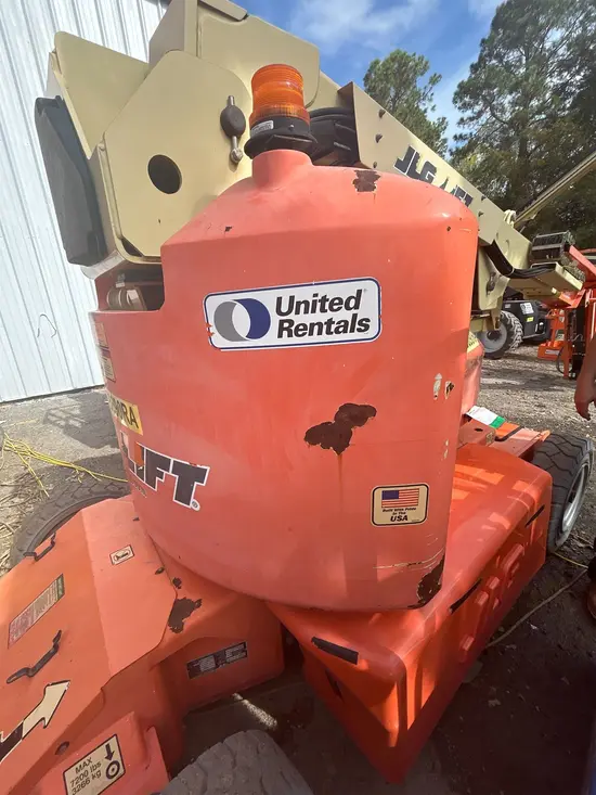2011 JLG E400AJPN Articulating Boom Lift