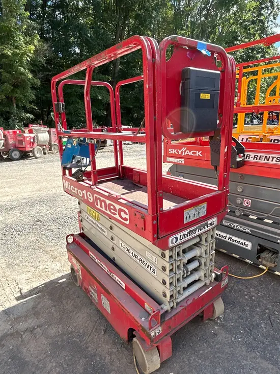 2019 MEC MICRO 19 Scissor Lift
