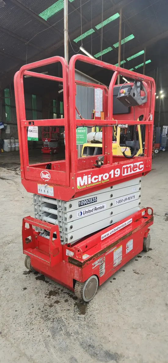 2019 MEC MICRO 19 Scissor Lift