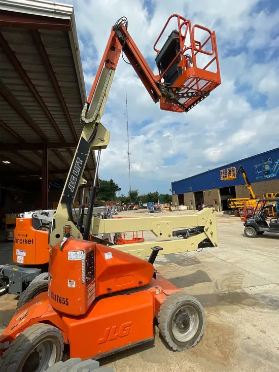 2013 JLG E450AJ Articulating Boom Lift