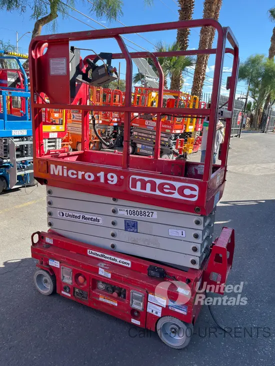 2018 MEC MICRO 19 Scissor Lift