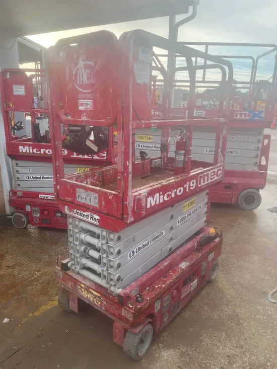 2018 MEC MICRO 19 Scissor Lift