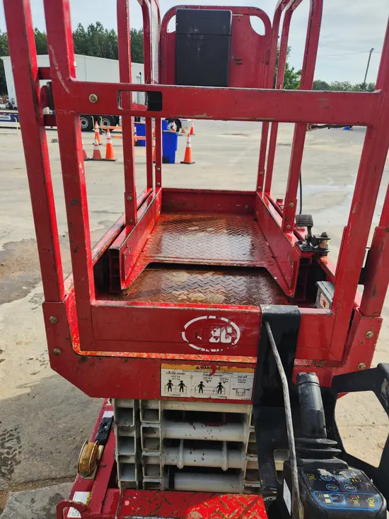 2019 MEC MICRO 19 Scissor Lift