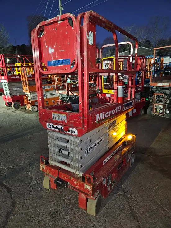 2019 MEC MICRO 19 Scissor Lift