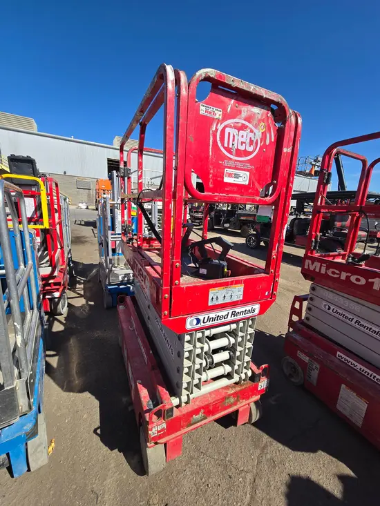 2018 MEC MICRO 19 Scissor Lift