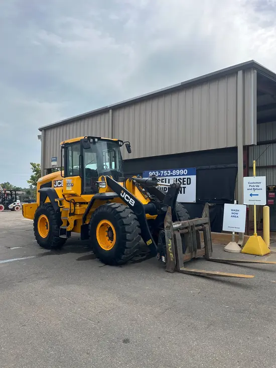 2022 JCB 427 Wheel Loader