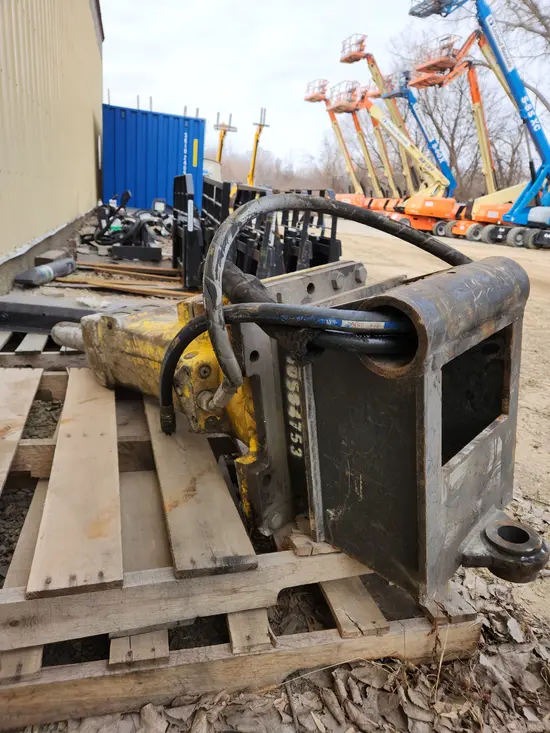 2016 Atlas Copco SB 452 Attachment