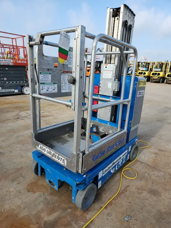 2018 Genie GR-20 Self-Propelled One-Person Lift