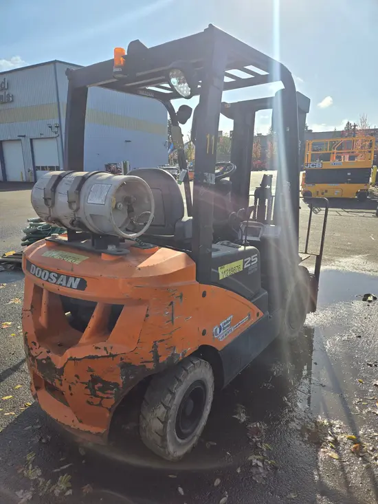 2021 Doosan G25N-7DF Warehouse Forklift