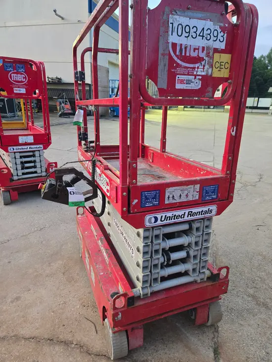 2019 MEC MICRO 19 Scissor Lift