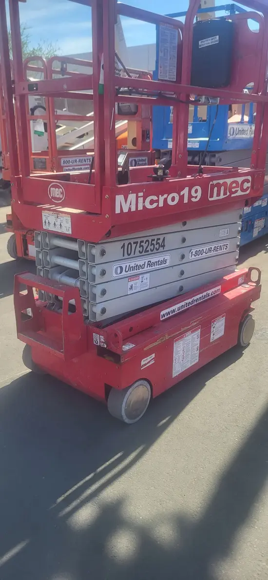 2018 MEC MICRO 19 Scissor Lift