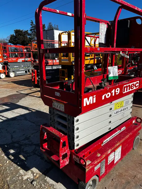 2018 MEC MICRO 19 Scissor Lift