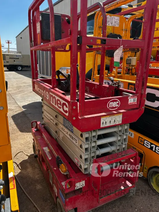 2020 MEC MICRO 19 Scissor Lift