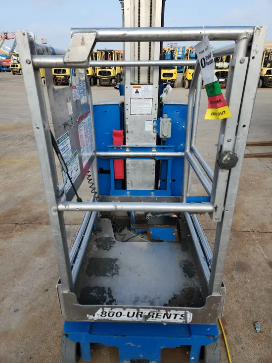 2018 Genie GR-20 Self-Propelled One-Person Lift