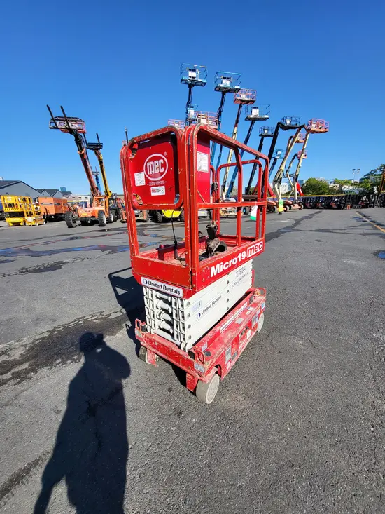 2018 MEC MICRO 19 Scissor Lift