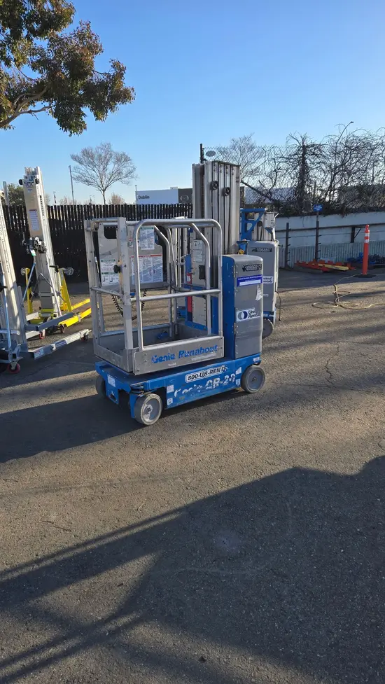 2018 Genie GR-20 Self-Propelled One-Person Lift