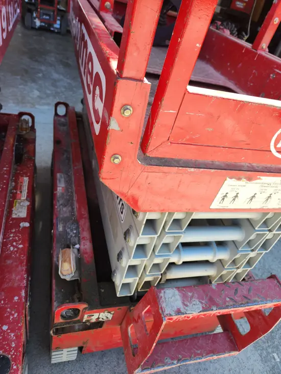 2019 MEC MICRO 19 Scissor Lift