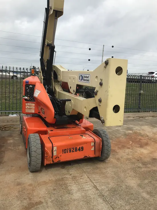 2013 JLG E400AJPN Articulating Boom Lift