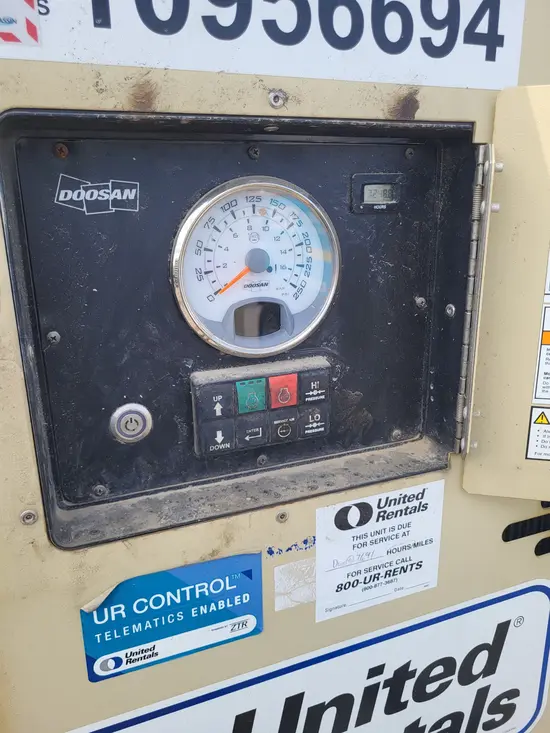 2019 Doosan P425/HP375EXT4I Air Compressor
