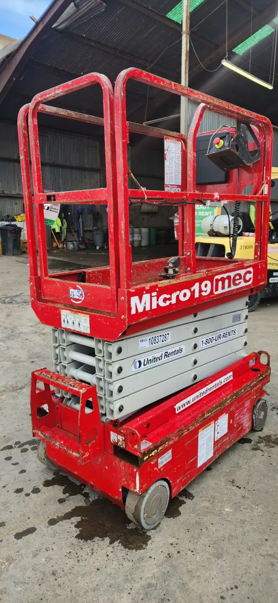 2018 MEC MICRO 19 Scissor Lift