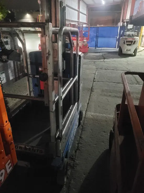2018 Genie GR-20 Self-Propelled One-Person Lift