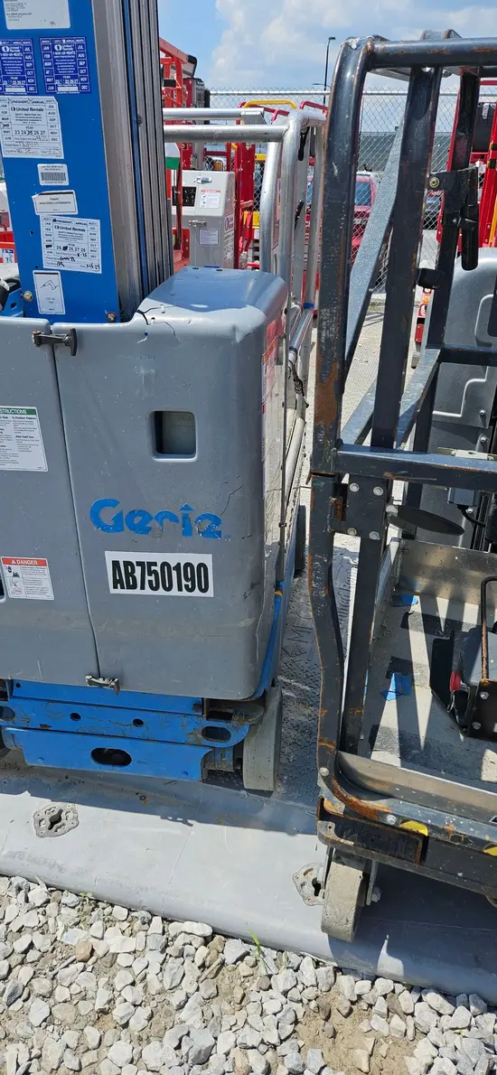 2016 Genie GR-20 Self-Propelled One-Person Lift