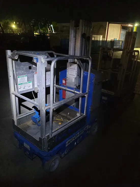 2018 Genie GR-20 Self-Propelled One-Person Lift