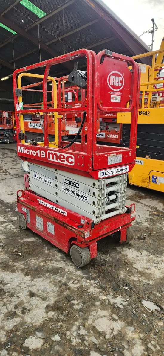 2018 MEC MICRO 19 Scissor Lift