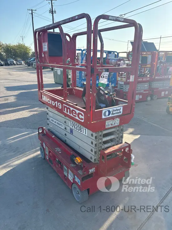 2019 MEC MICRO 19 Scissor Lift