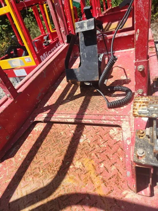2018 MEC MICRO 19 Scissor Lift