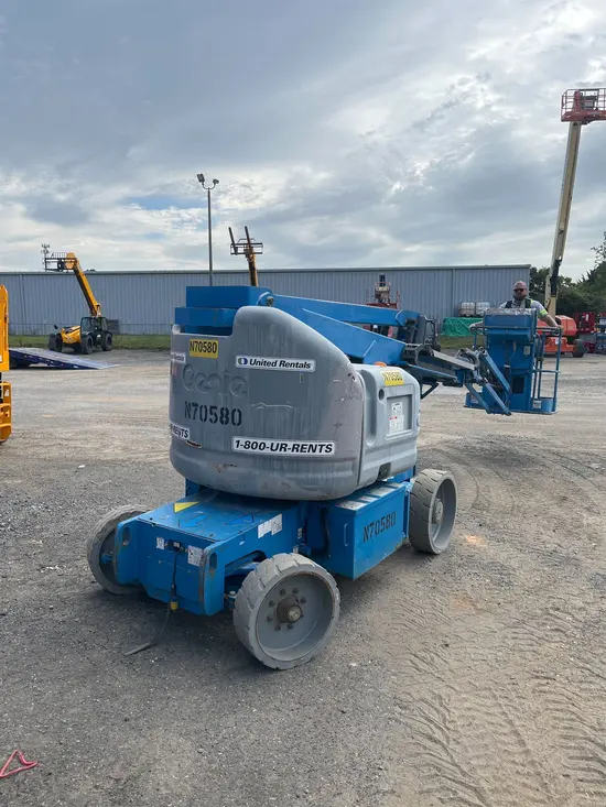 2011 Genie Z-40/23N RJ Articulating Boom Lift
