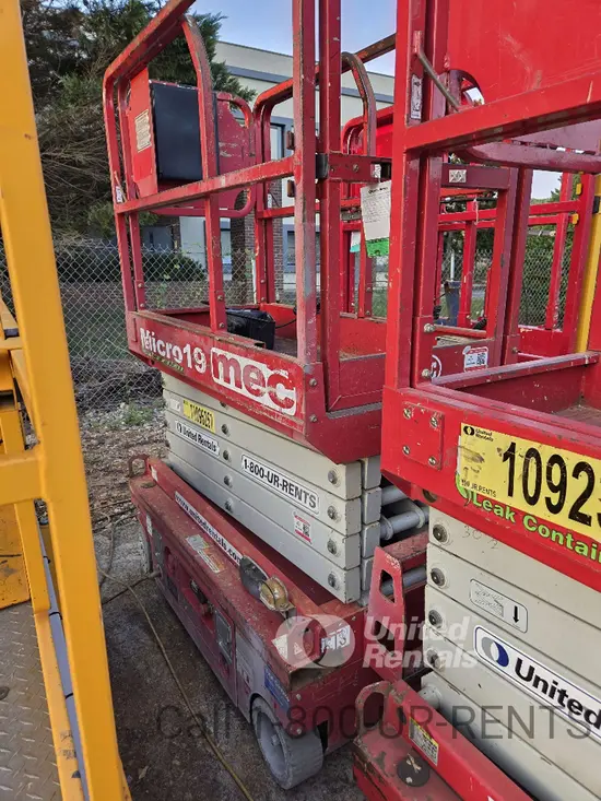 2020 MEC MICRO 19 Scissor Lift