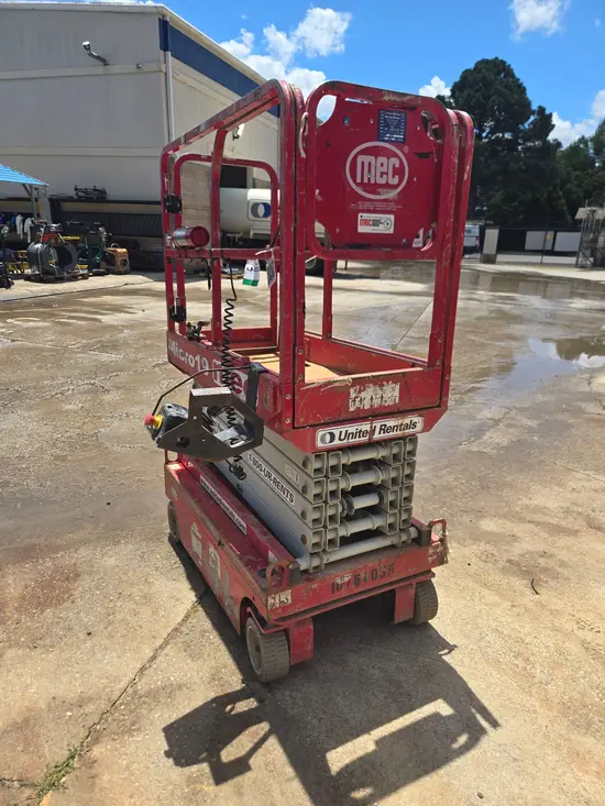 2018 MEC MICRO 19 Scissor Lift