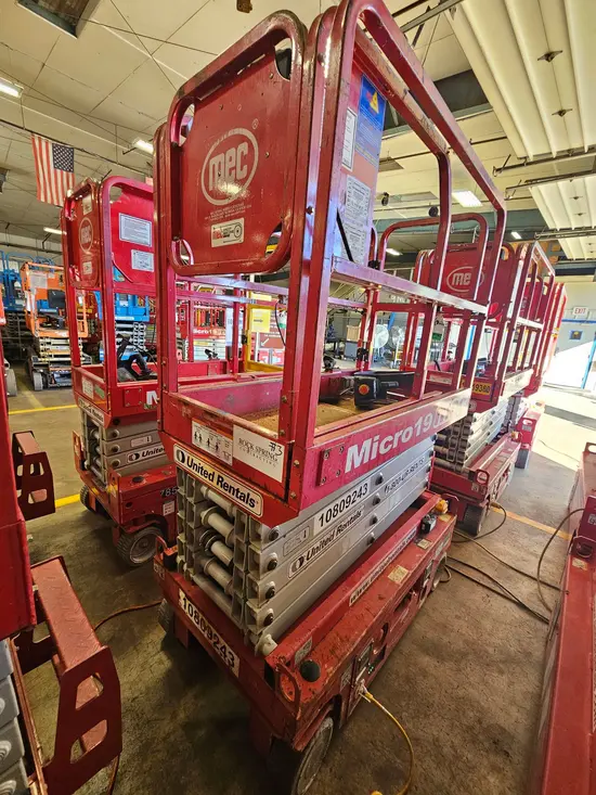 2018 MEC MICRO 19 Scissor Lift