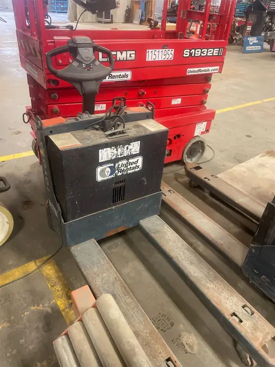 2022 Toyota 8HBW23 Jack