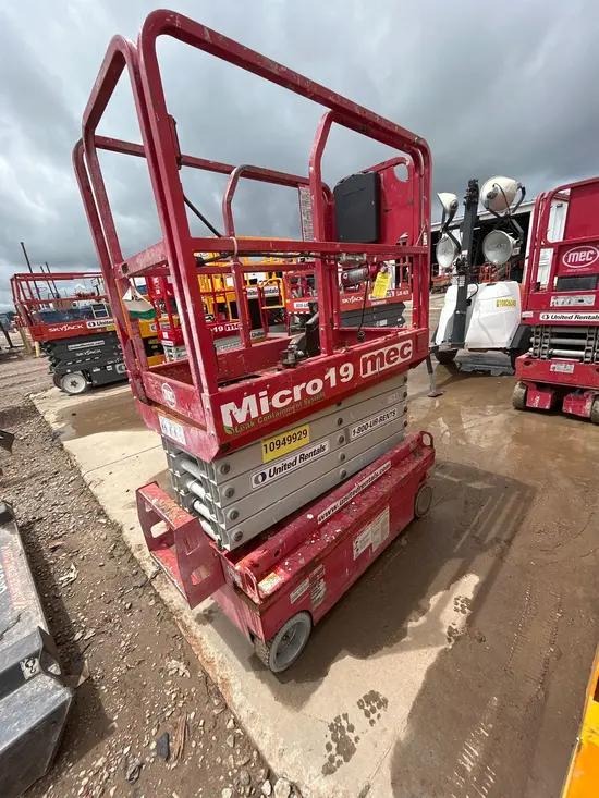 2019 MEC MICRO 19 Scissor Lift