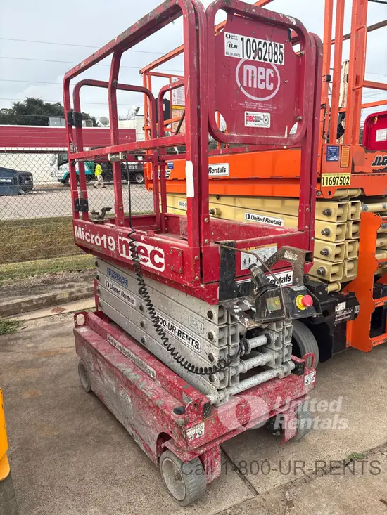2019 MEC MICRO 19 Scissor Lift