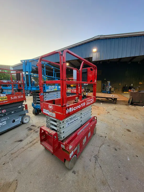 2018 MEC MICRO 19 Scissor Lift