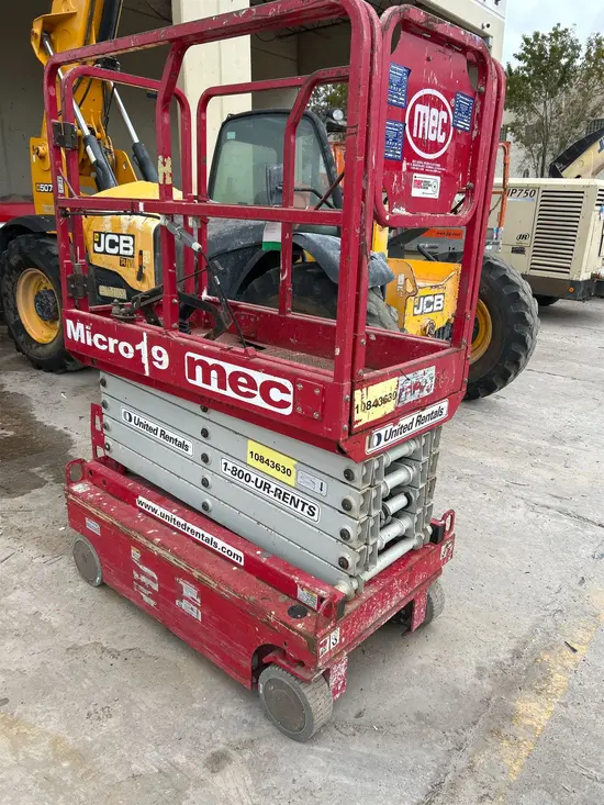 2018 MEC MICRO 19 Scissor Lift