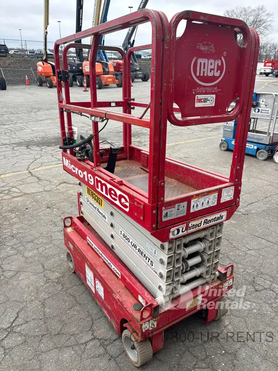 2018 MEC MICRO 19 Scissor Lift