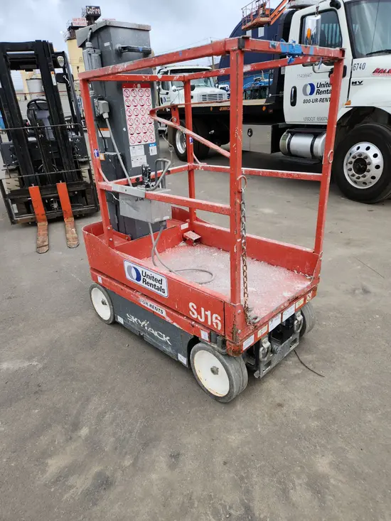 2018 Skyjack SJ16 Self-Propelled One-Person Lift