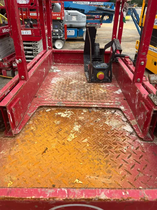 2018 MEC MICRO 19 Scissor Lift