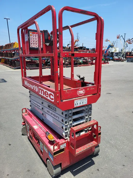 2018 MEC MICRO 19 Scissor Lift