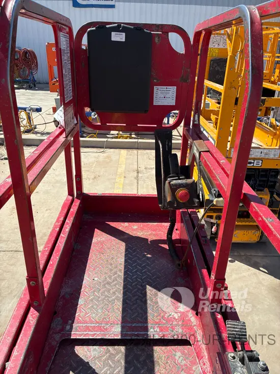2018 MEC MICRO 19 Scissor Lift