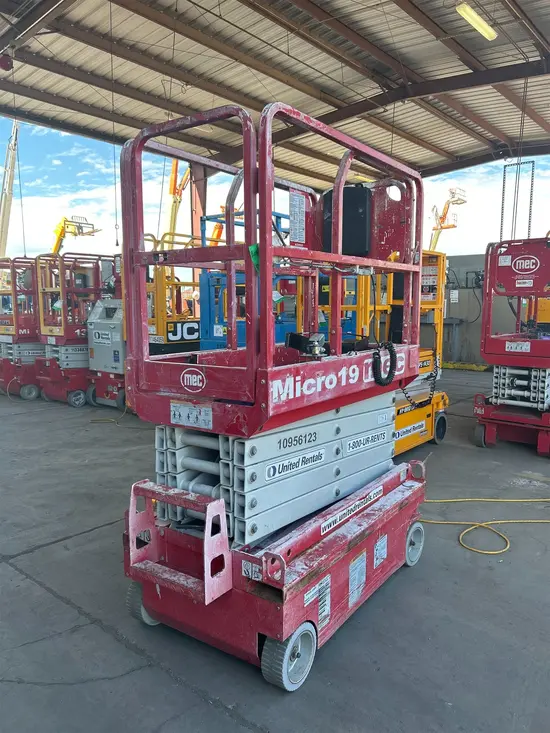 2019 MEC MICRO 19 Scissor Lift