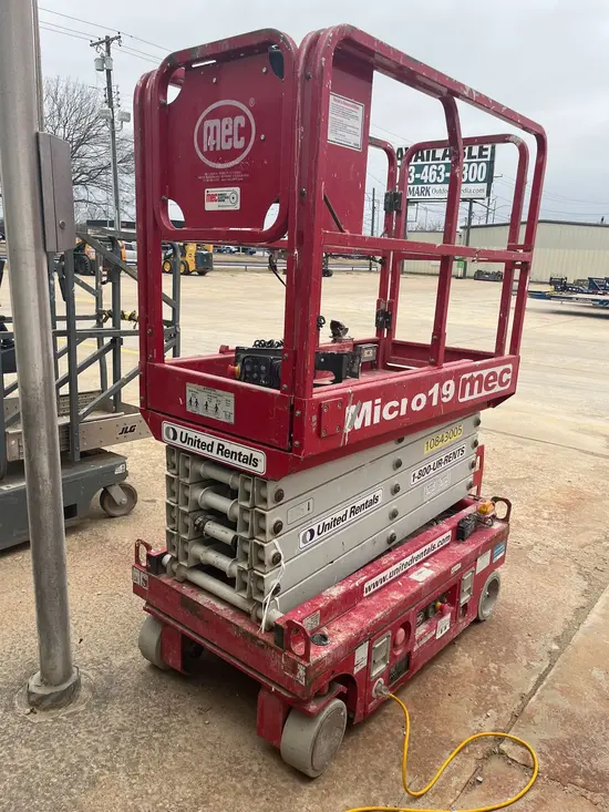 2018 MEC MICRO 19 Scissor Lift
