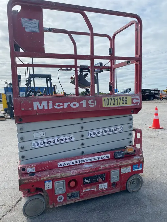 2018 MEC MICRO 19 Scissor Lift