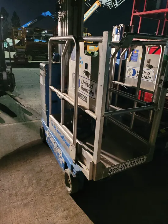2018 Genie GR-20 Self-Propelled One-Person Lift