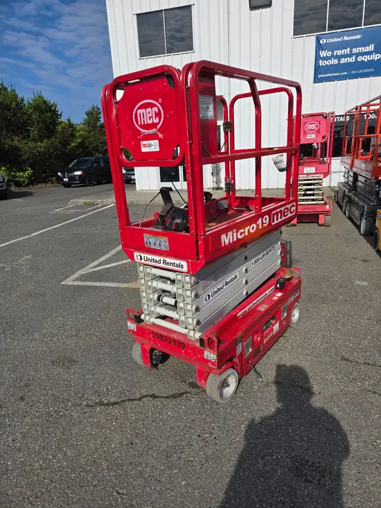 2018 MEC MICRO 19 Scissor Lift